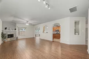 6097 Well Brook Ln, League City, TX 77573 - Photo 9
