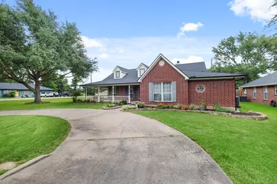 9403 Highland Pointe Drive, Needville, TX 77461 - Photo 5