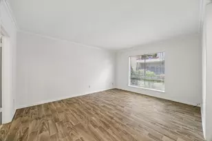 2230 S Piney Point Rd, Houston, TX 77063 - Photo 17