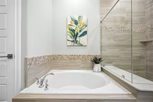 8104 Morning Melody Dr, Houston, TX 77063 - Photo 15