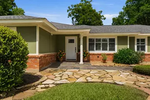 410 Kyle St, Sugar Land, TX 77478 - Photo 1