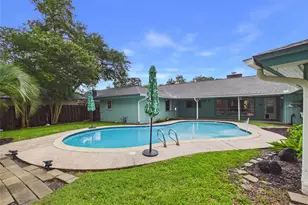 18591 Martinique Dr, Nassau Bay, TX 77058 - Photo 7