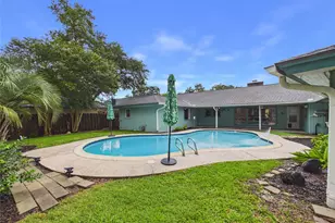 18591 Martinique Dr, Nassau Bay, TX 77058 - Photo 7
