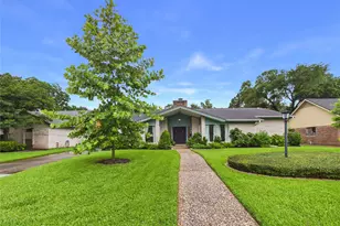 18591 Martinique Dr, Nassau Bay, TX 77058 - Photo 1