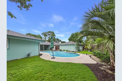 18591 Martinique Drive, Nassau Bay, TX 77058 - Photo 9