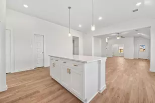 422 Magnetic Hl Dr, Crosby, TX 77532 - Photo 5