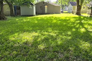 1014 N Arcola St, Angleton, TX 77515 - Photo 11