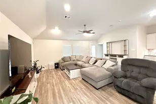 10325 S Goshawk Trl, Conroe, TX 77385 - Photo 19