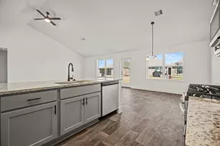 2 Keystone Ct, Angleton, TX 77515 - Photo 11