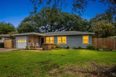 1506 14th Avenue N, Texas City, TX 77590 - Photo 1