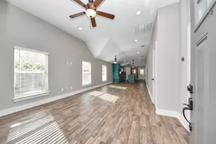 1322 E 36th St, Houston, TX 77022 - Photo 11