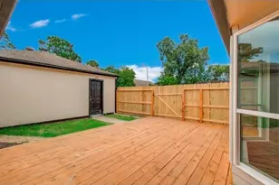 2227 Cherry Bend Dr, Houston, TX 77077 - Photo 21