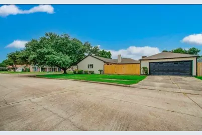 2227 Cherry Bend Dr, Houston, TX 77077 - Photo 3