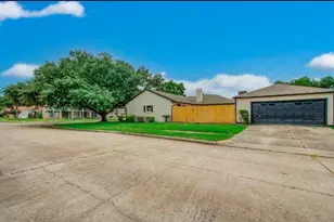 2227 Cherry Bend Dr, Houston, TX 77077 - Photo 3