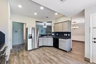10638 Desert Springs Cir, Houston, TX 77095 - Photo 9