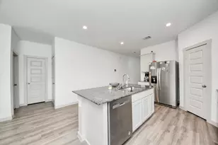 9810 Palm Royal Dr, Baytown, TX 77521 - Photo 9