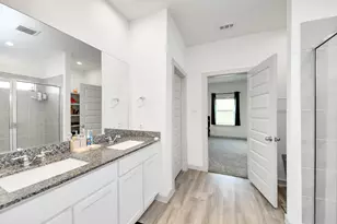9810 Palm Royal Dr, Baytown, TX 77521 - Photo 13