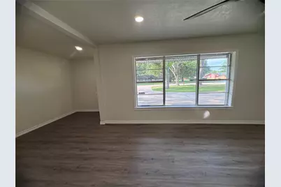 319 E South Street, Alvin, TX 77511 - Photo 3
