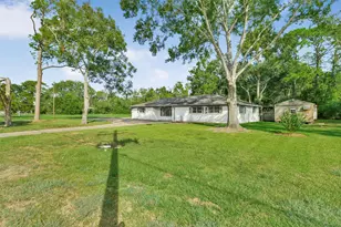 319 E South St, Alvin, TX 77511 - Photo 3