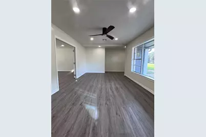 319 E South Street, Alvin, TX 77511 - Photo 5