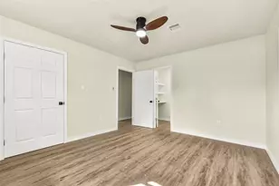 319 E South St, Alvin, TX 77511 - Photo 21
