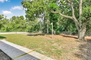 319 E South St, Alvin, TX 77511 - Photo 31