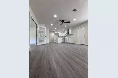 319 E South Street, Alvin, TX 77511 - Photo 9