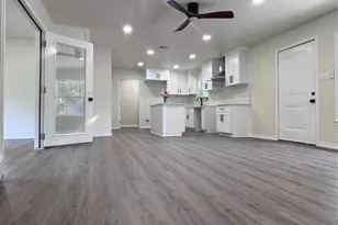 319 E South St, Alvin, TX 77511 - Photo 9