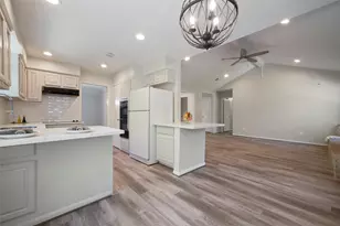 1726 Ashford Hollow Ln, Houston, TX 77077 - Photo 15