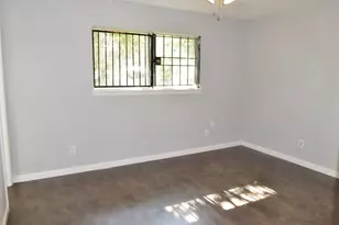 12902 Southspring Dr, Houston, TX 77047 - Photo 11