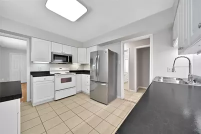 307 Lawrence Street, Tomball, TX 77375 - Photo 9