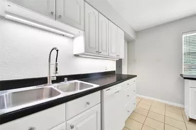 307 Lawrence Street, Tomball, TX 77375 - Photo 11
