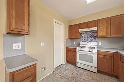 8814 Sage Place Drive, Houston, TX 77071 - Photo 13