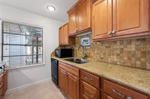 1510 Afton St, Houston, TX 77055 - Photo 9