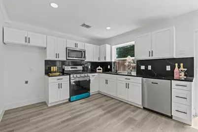 3907 Club Valley Drive, Houston, TX 77082 - Photo 9