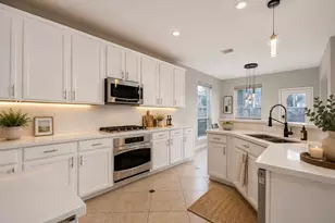 302 Trillium Dr, Sugar Land, TX 77479 - Photo 9