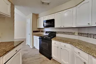 2818 Mayflower Landing Ct, Webster, TX 77598 - Photo 5