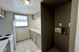 1042 W Village Ct, Pasadena, TX 77506 - Photo 13