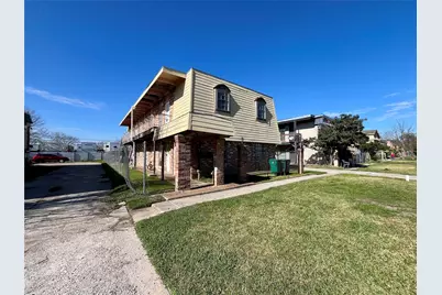 1042 W Village Court #D, Pasadena, TX 77506 - Photo 3