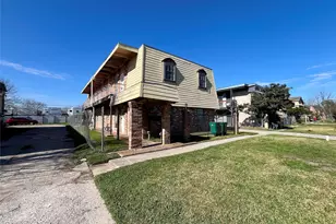 1042 W Village Ct, Pasadena, TX 77506 - Photo 3