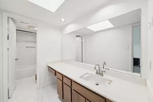 1077 Country Pl Dr, Houston, TX 77079 - Photo 15