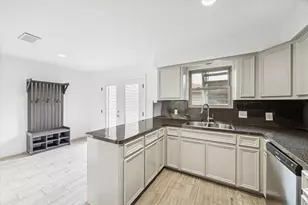 1077 Country Pl Dr, Houston, TX 77079 - Photo 11