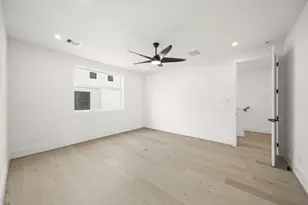 319 N Nagle St, Houston, TX 77003 - Photo 25