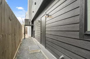 319 N Nagle St, Houston, TX 77003 - Photo 45