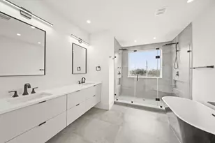 319 N Nagle St, Houston, TX 77003 - Photo 27