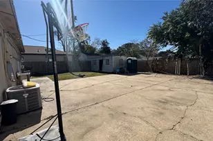 811 N Travis St, Liberty, TX 77575 - Photo 25