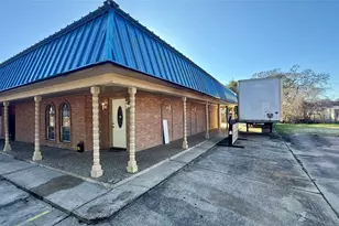 811 N Travis St, Liberty, TX 77575 - Photo 29