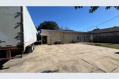 811 N Travis Street, Liberty, TX 77575 - Photo 27