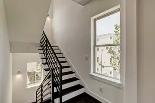 1402 Eberhard St, Houston, TX 77019 - Photo 33