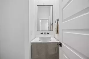 817 Thornton Rd, Houston, TX 77018 - Photo 15